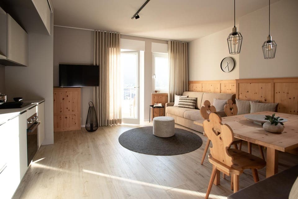 Living room, Seating area, Dining area