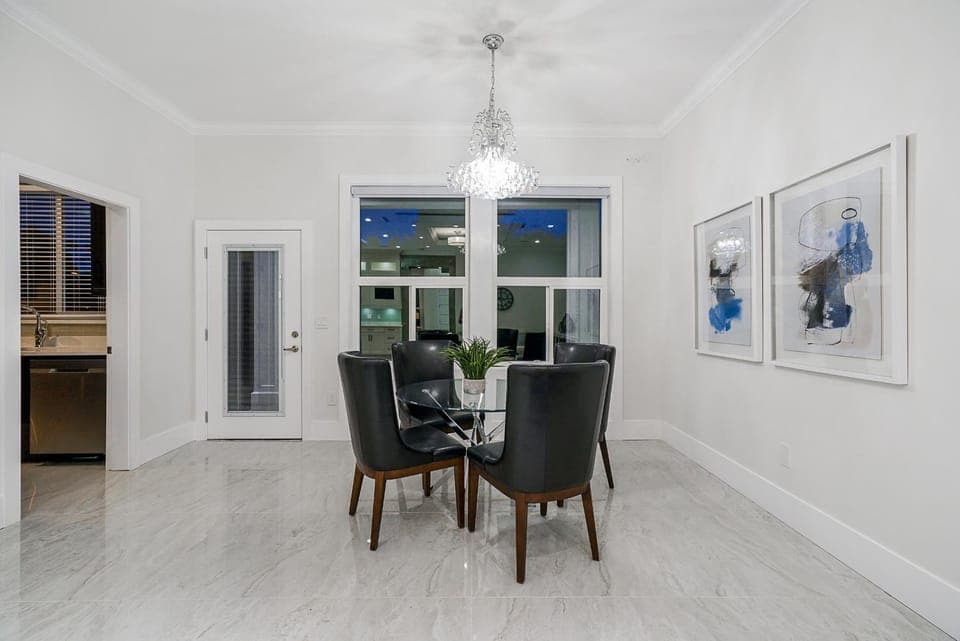 Seating area, Dining area