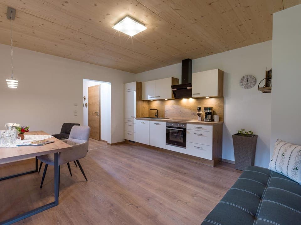 Kitchen or kitchenette, Seating area, Dining area, stove