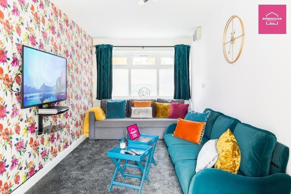 TV and multimedia, Living room, Lounge or bar