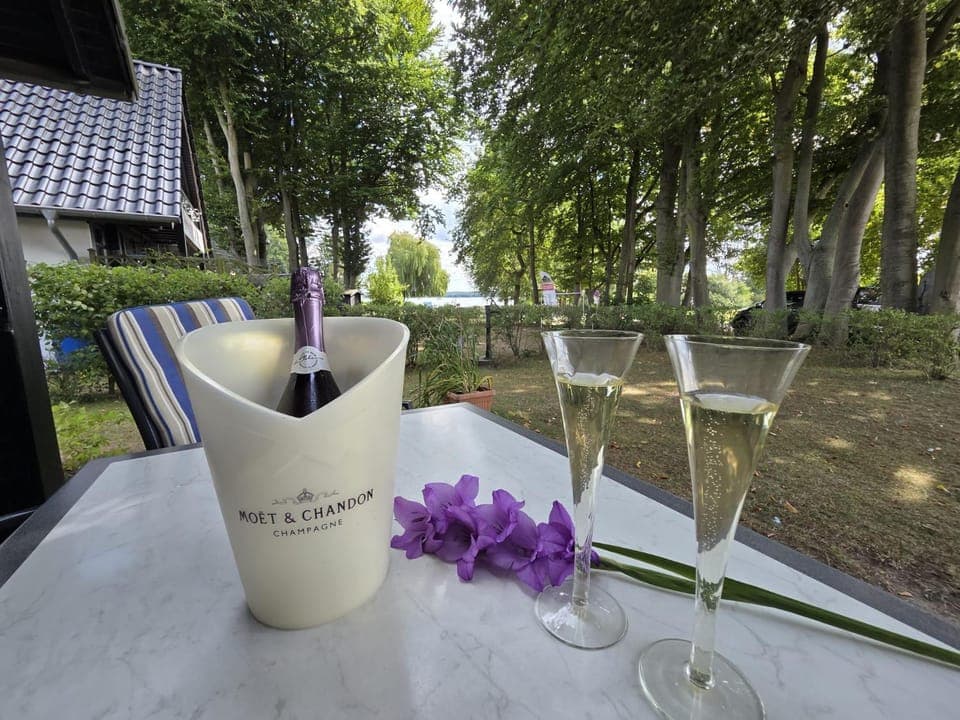 Garden, Balcony/Terrace, Beach, Garden view, Lake view, Location