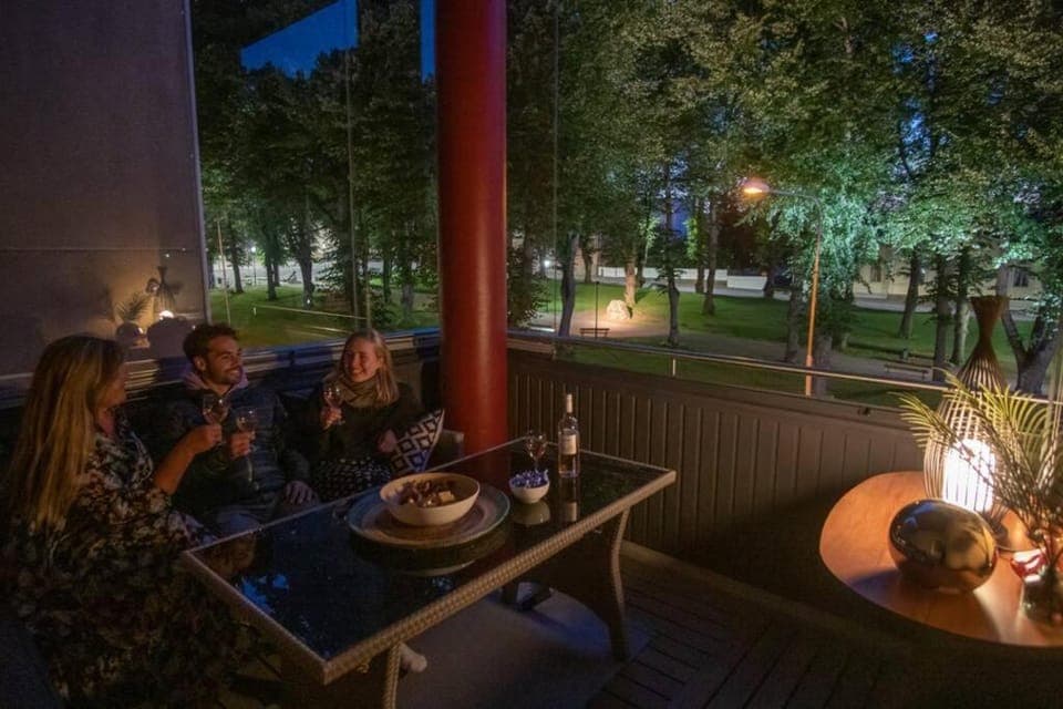 Balcony/Terrace, Seating area, Dining area, Street view