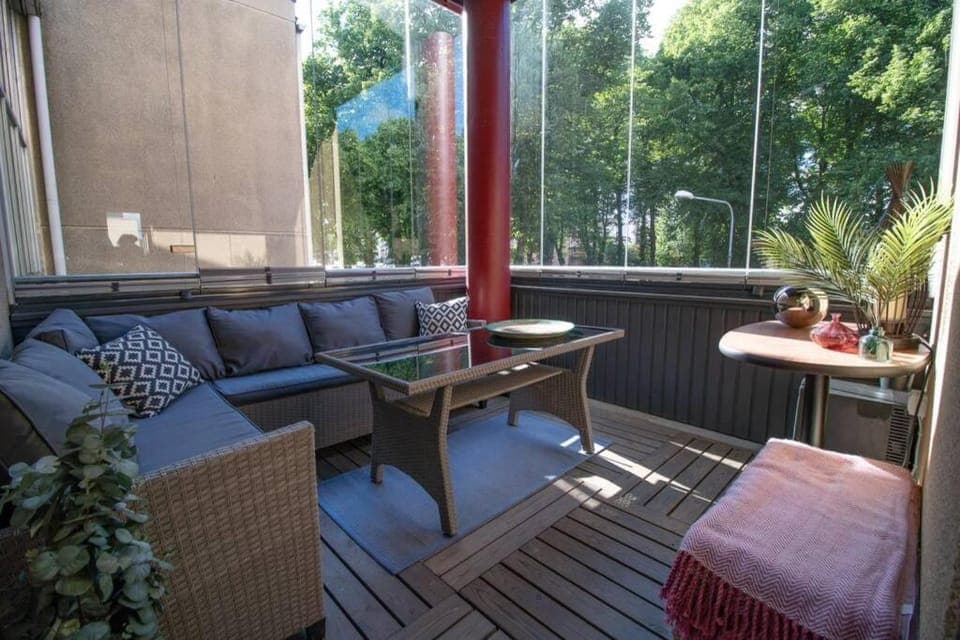 Balcony/Terrace, Street view