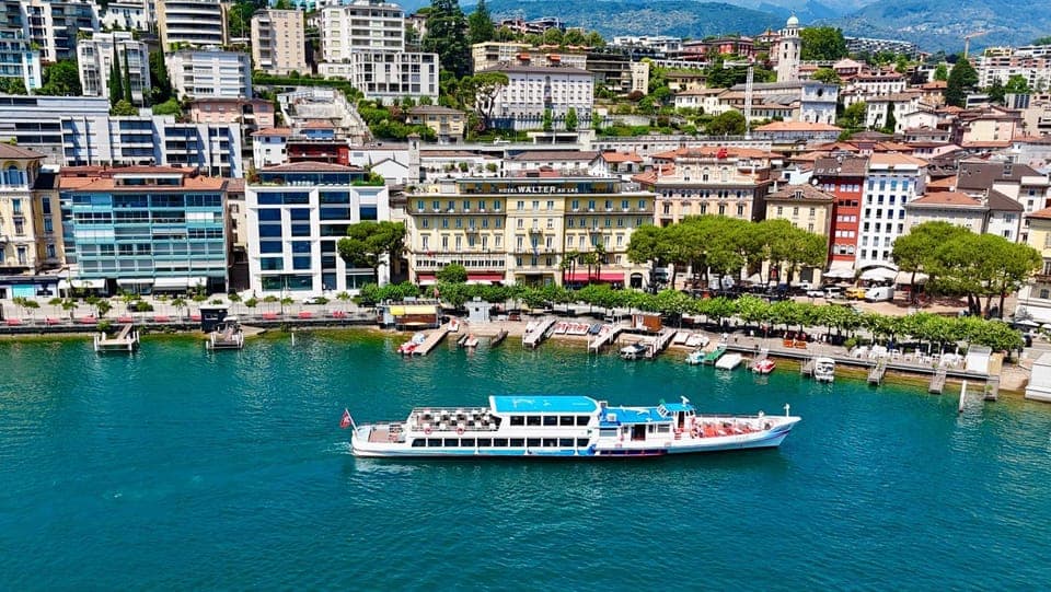 Facade/entrance, Bird's eye view