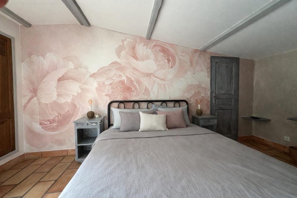 Bed, Photo of the whole room