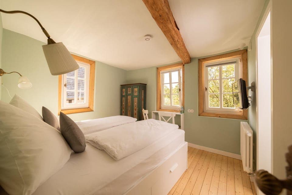 Bed, Photo of the whole room, Bedroom