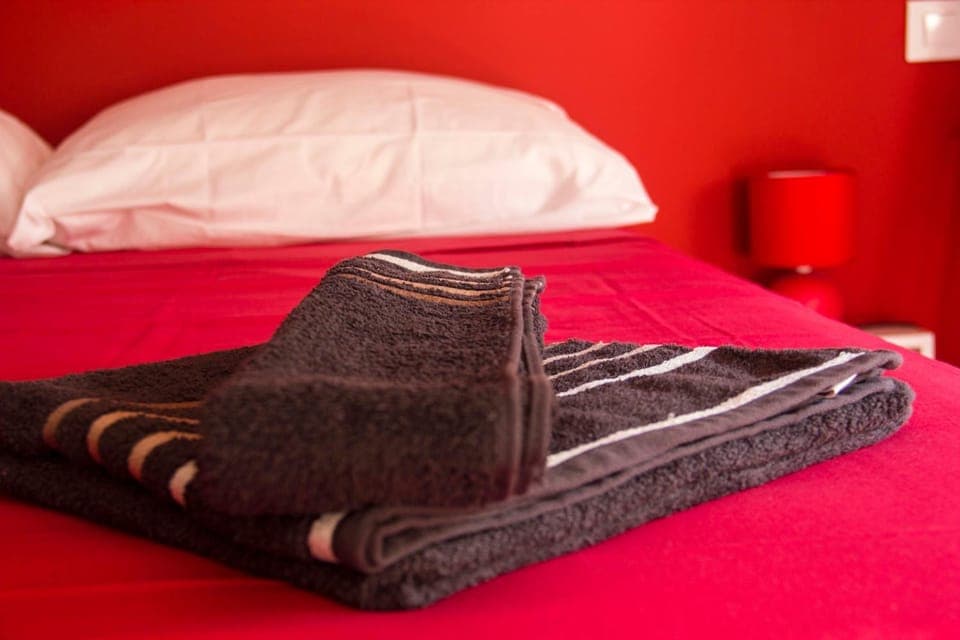 Bed, towels