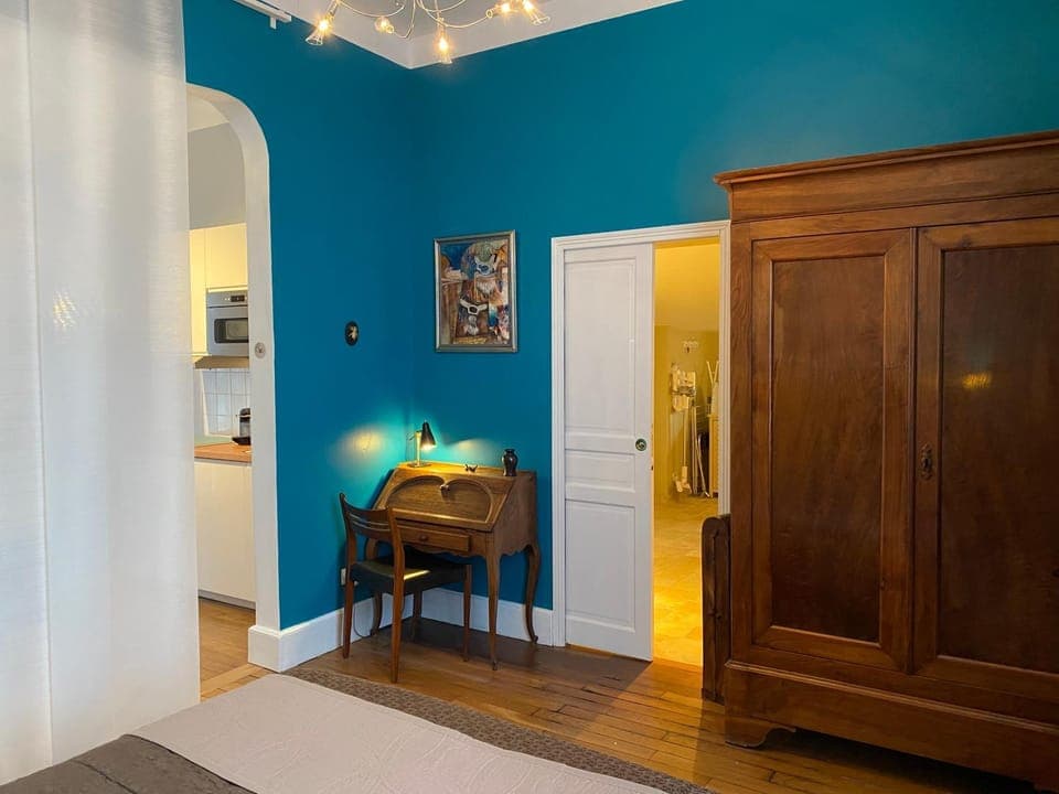 Seating area, Bedroom