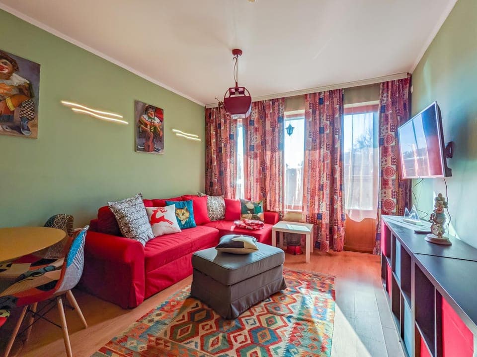 Bed, TV and multimedia, Living room, Seating area, Dining area