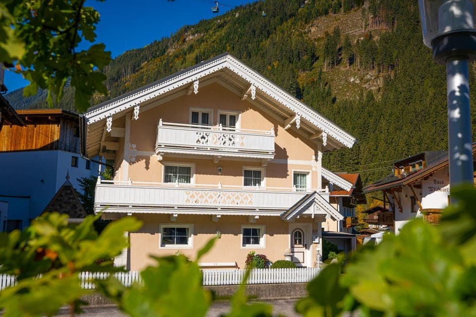 Property building, Facade/entrance