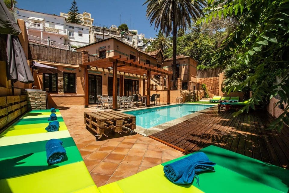 Swimming pool, Swimming pool