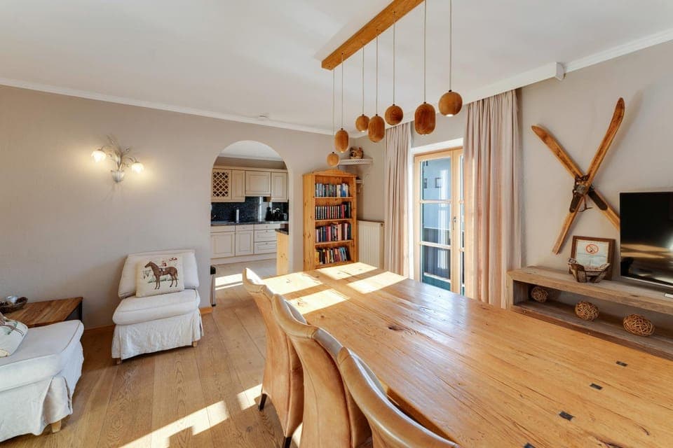 Photo of the whole room, Dining area