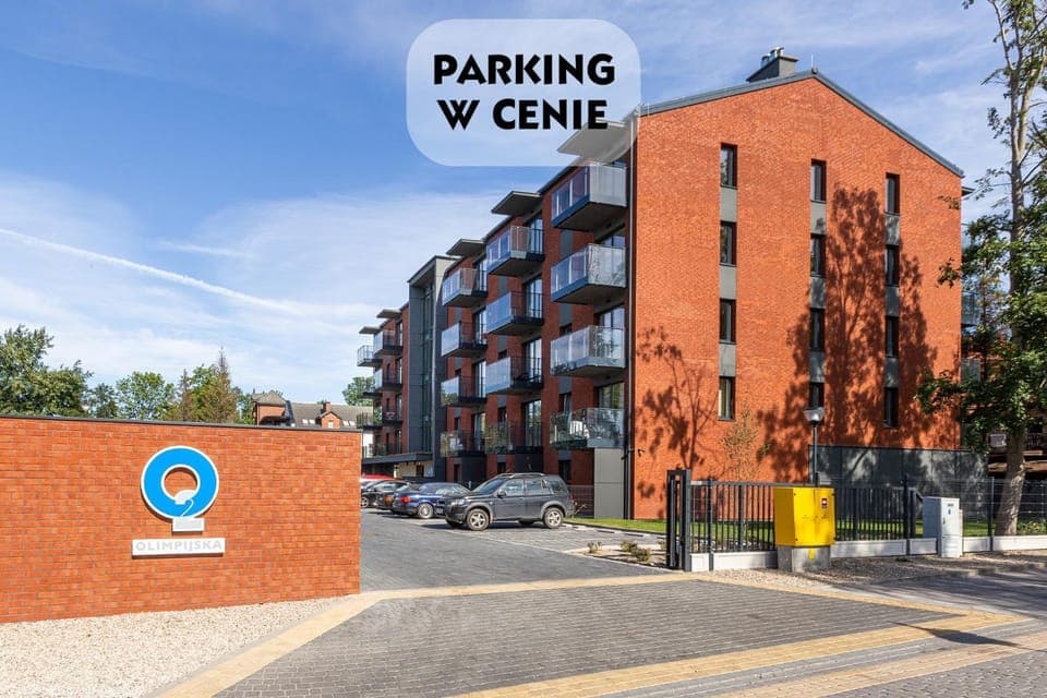 Property building, Day, Property logo or sign, Neighbourhood, Logo/Certificate/Sign, Text overlay, Street view, Certificate/Award, Parking