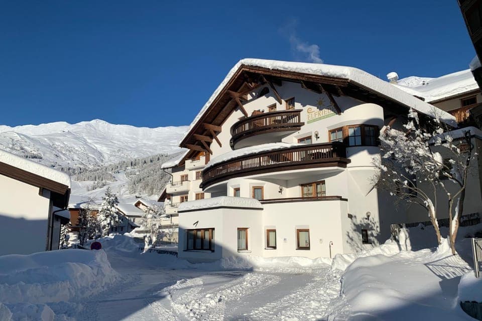 Property building, Day, Natural landscape, Winter, Mountain view, Parking