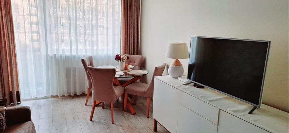 Communal lounge/ TV room, Living room, Dining area