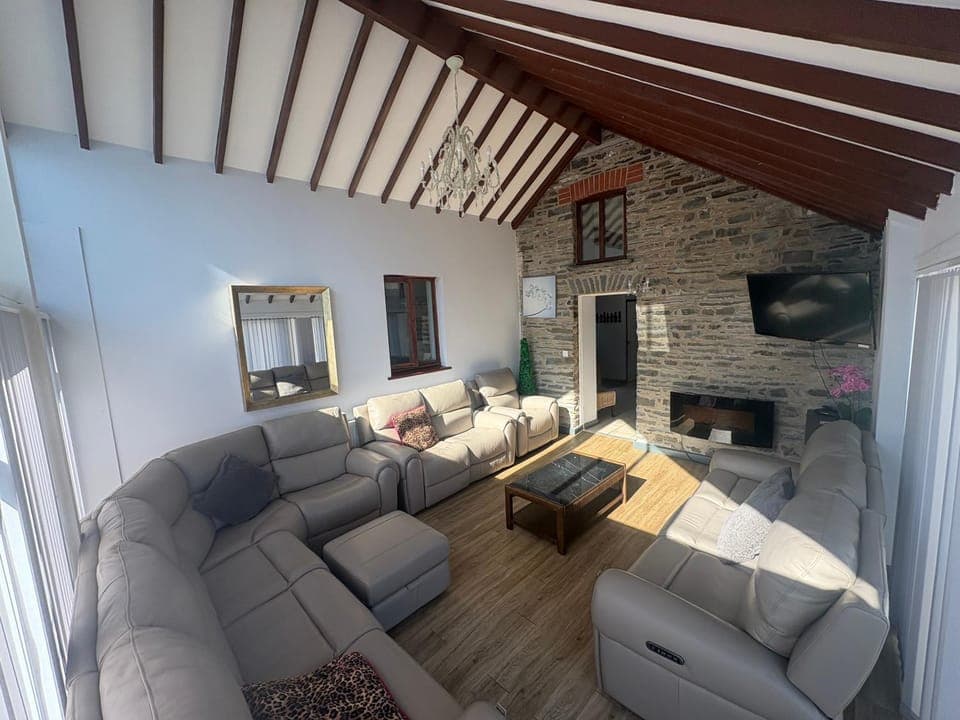 TV and multimedia, Living room, Seating area