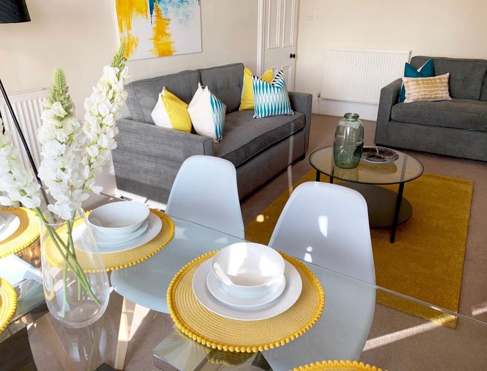 TV and multimedia, Living room, Seating area, Dining area