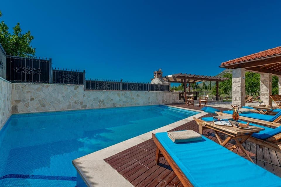 Pool view, Swimming pool, sunbed