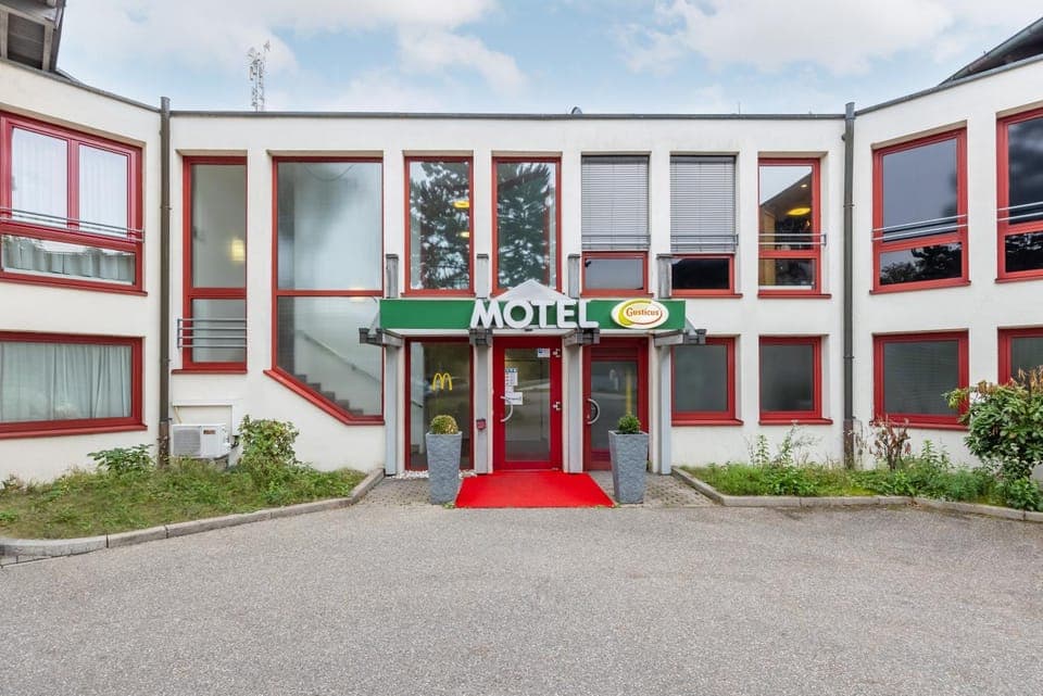 Property building, Facade/entrance, Property logo or sign