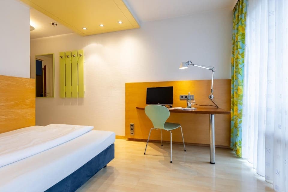 Photo of the whole room, Bedroom, Facility for disabled guests