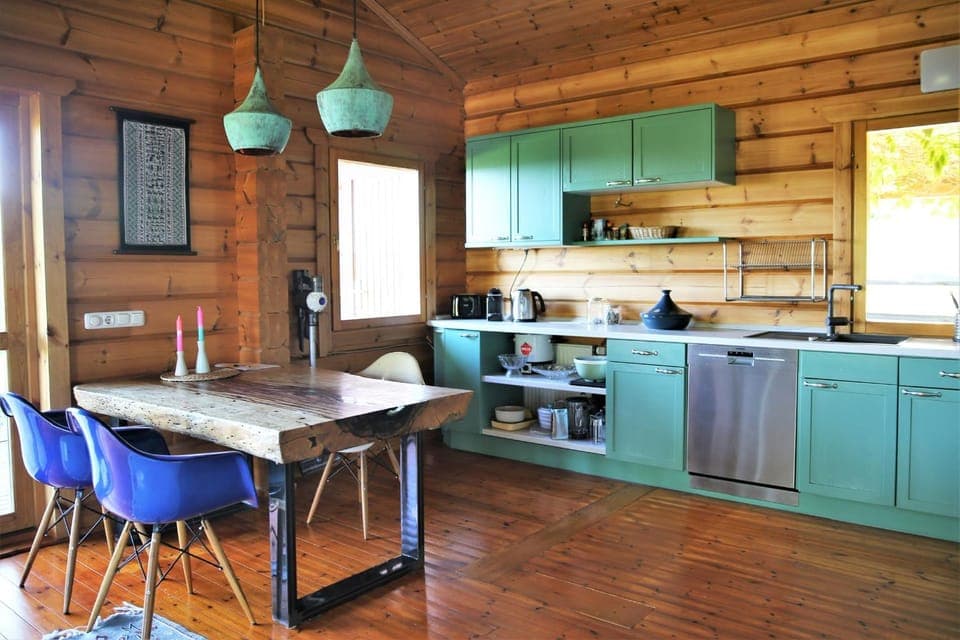 Kitchen or kitchenette, Dining area