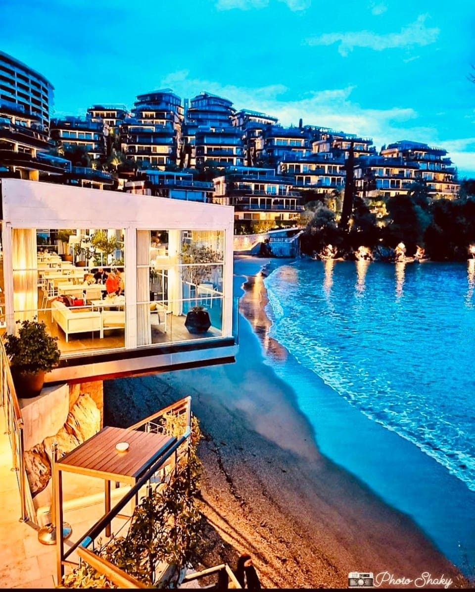 Property building, Restaurant/places to eat, Breakfast