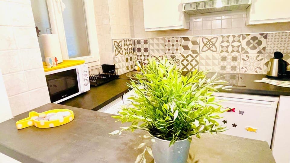 Kitchen or kitchenette