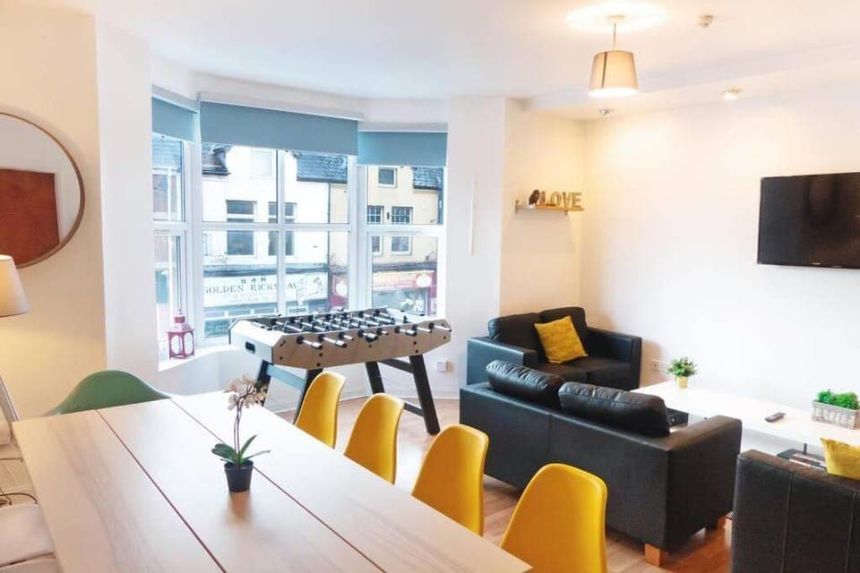 Game Room, TV and multimedia, Living room, Seating area, Dining area, Evening entertainment