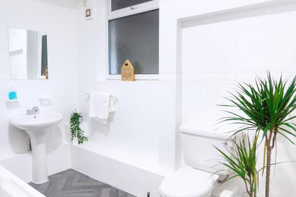 Shower, Toilet, Bathroom, Bath