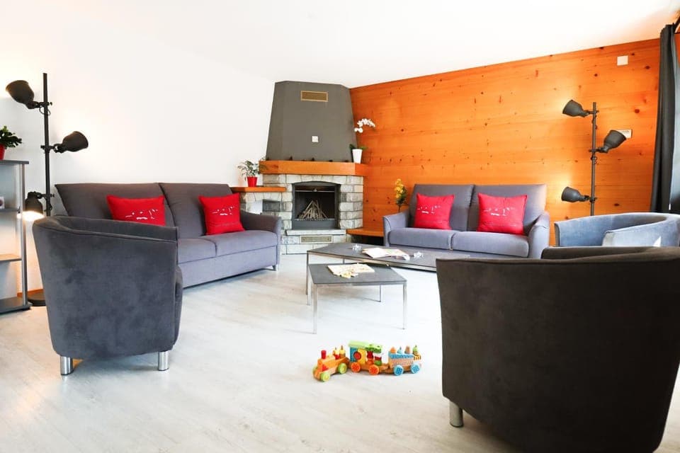 Property building, Communal lounge/ TV room, TV and multimedia, Living room, Lounge or bar, Seating area, locker, locker