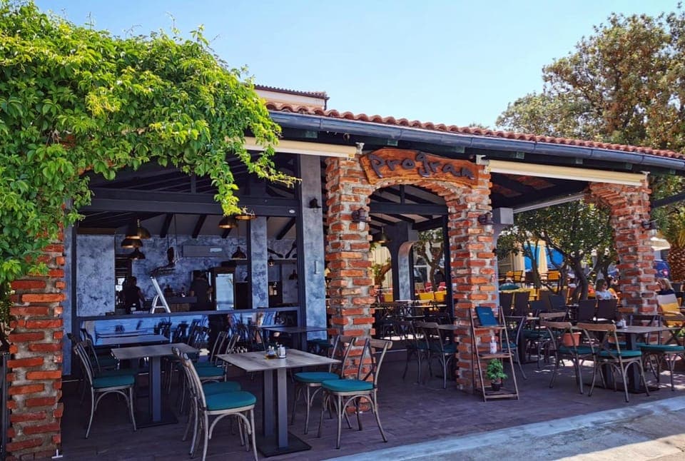 Property building, Restaurant/places to eat