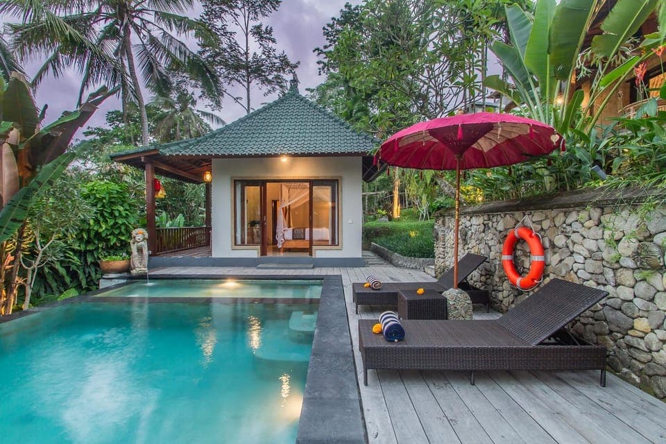 Seating area, Swimming pool, Swimming pool