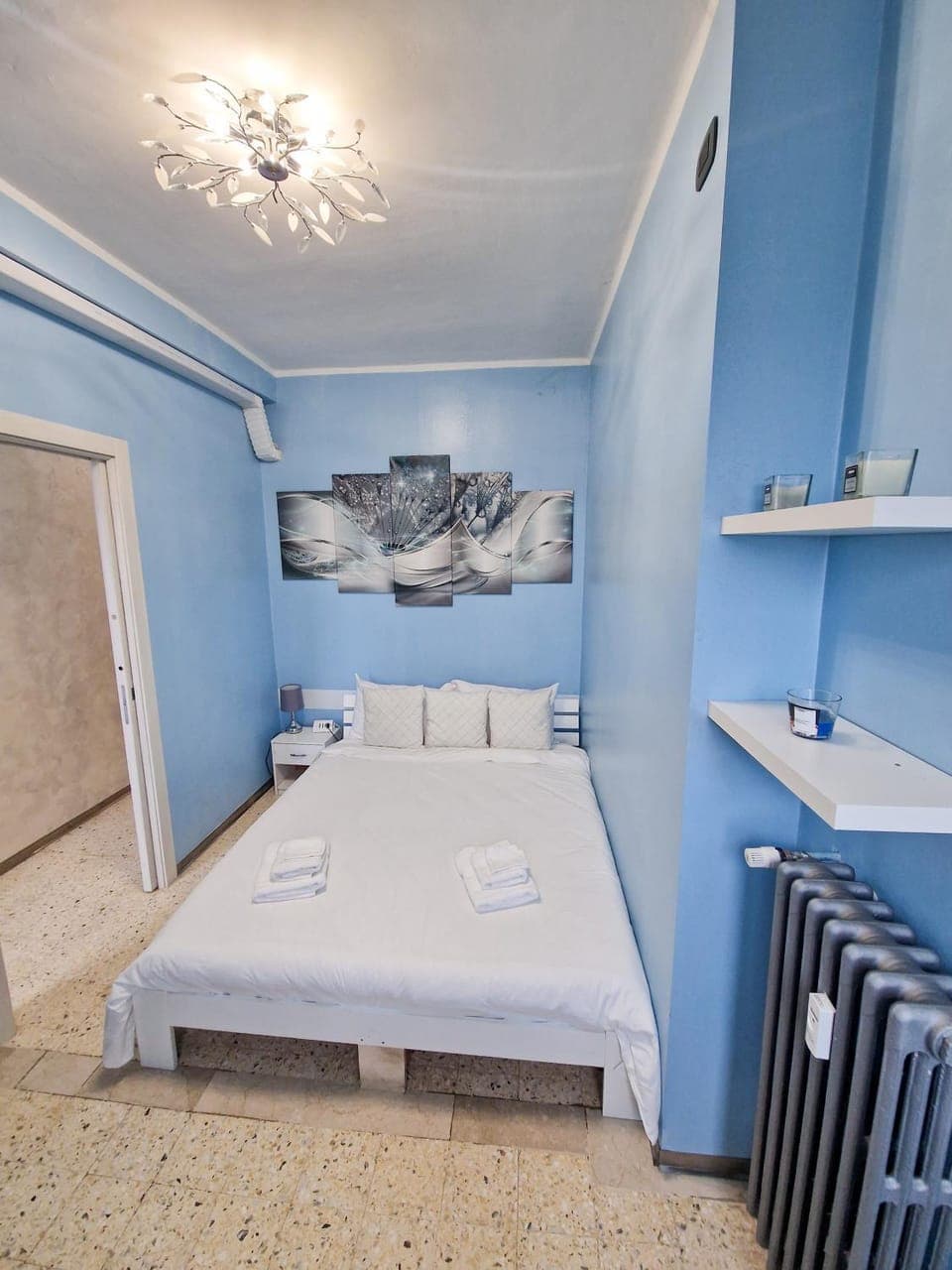 Bed, Photo of the whole room, Bedroom, towels, air conditioner