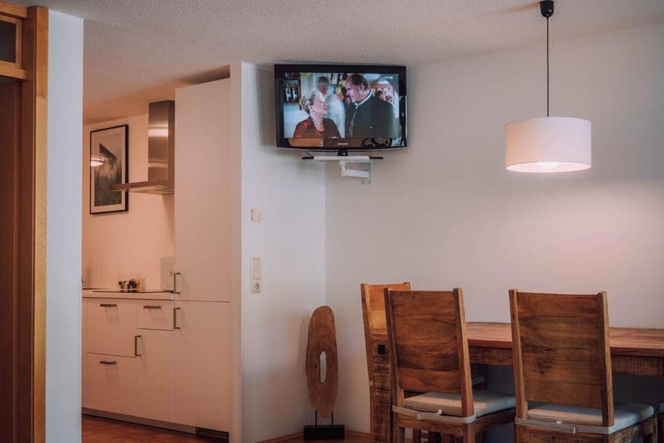 TV and multimedia, Dining area