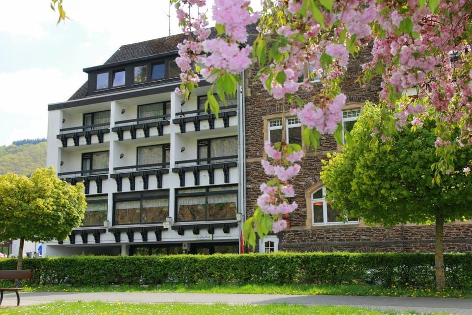 Property building, Day