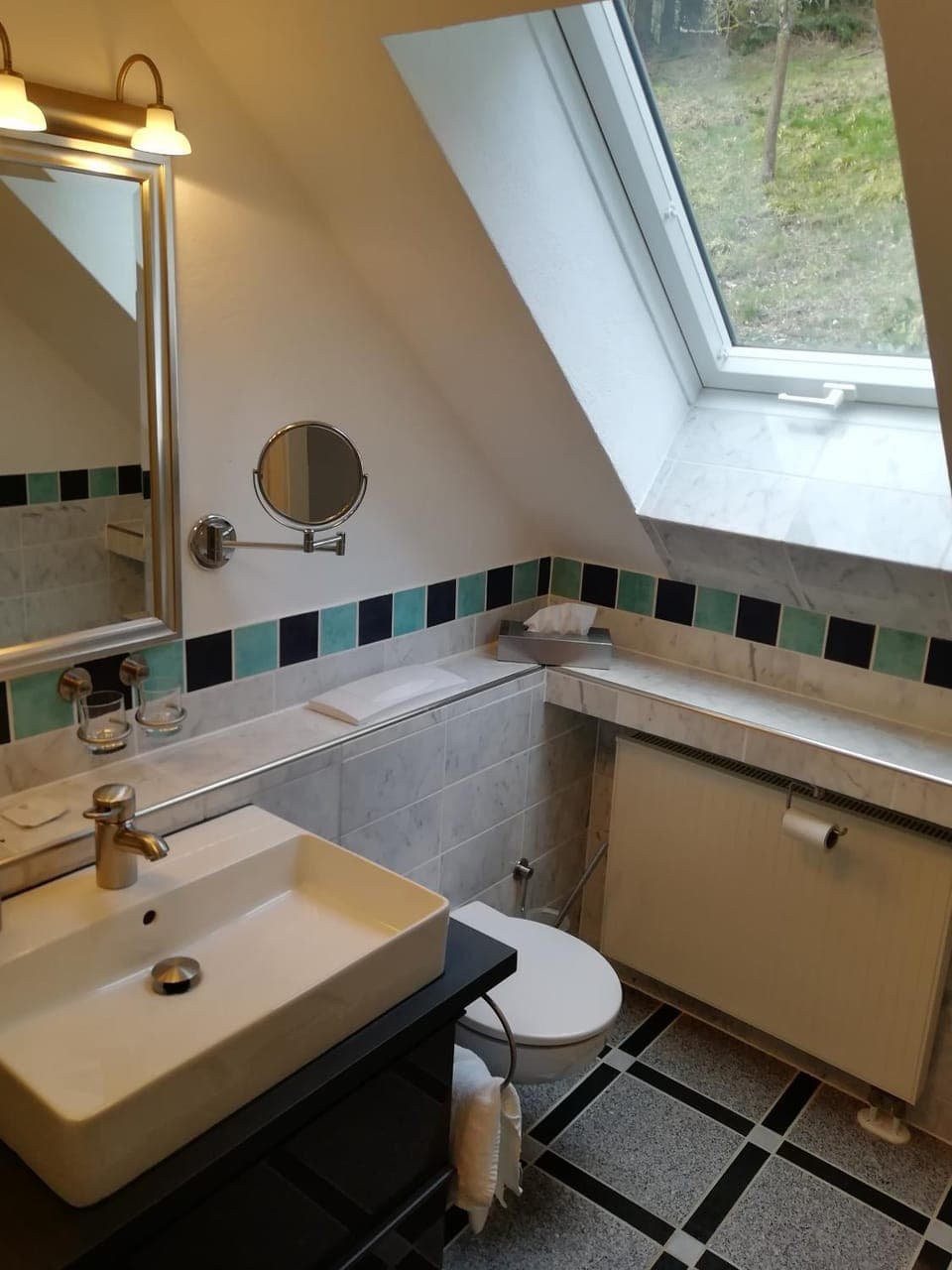 Bathroom, Decorative detail