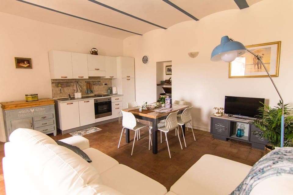 Kitchen or kitchenette, Lounge or bar