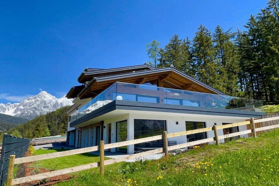 Property building, Garden, Garden, View (from property/room), View (from property/room), Balcony/Terrace, Balcony/Terrace, Seating area, Mountain view