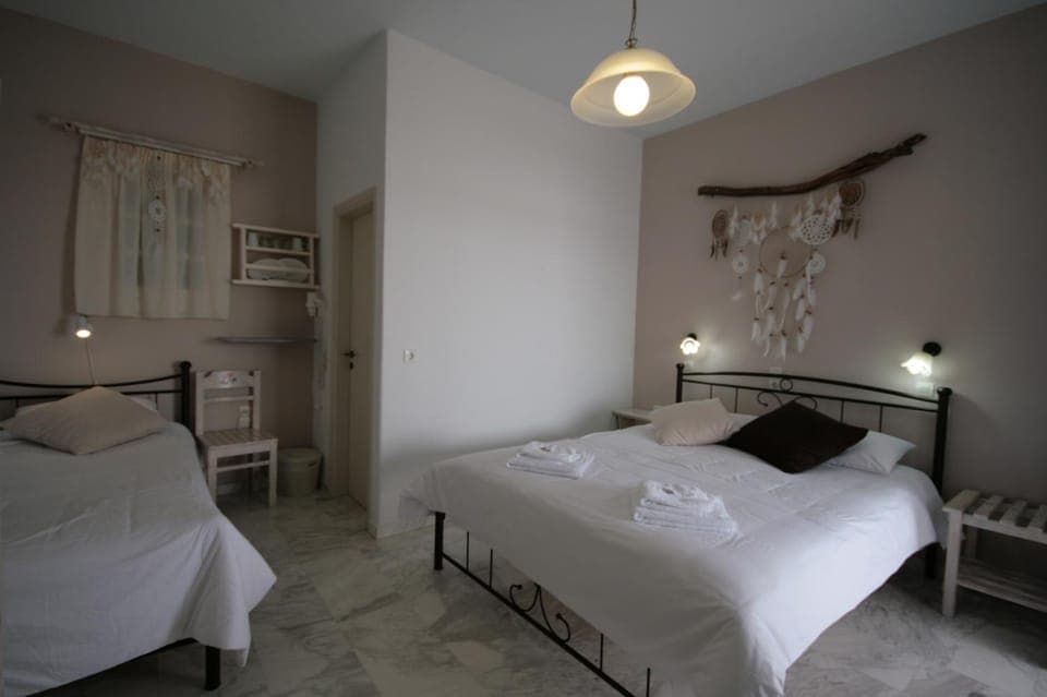 Bed, TV and multimedia, Coffee/tea facilities, Photo of the whole room, Decorative detail, Bedroom