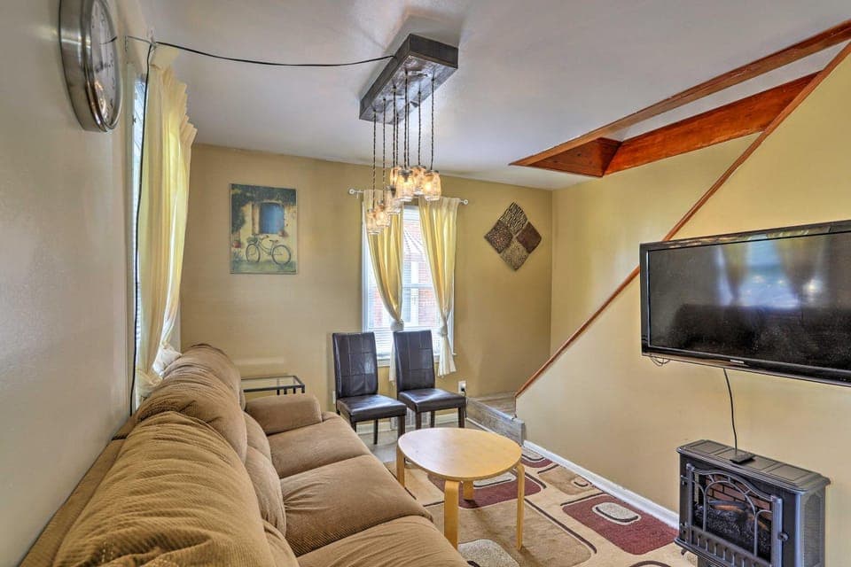 Lovely Royal Oak Unit < 10 Min to Vibrant Downtown Apartment in Royal Oak