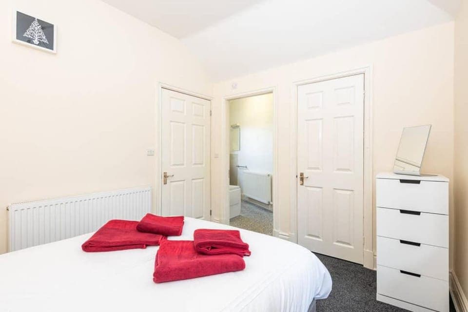 Bed, Bedroom, internet, towels, wardrobe