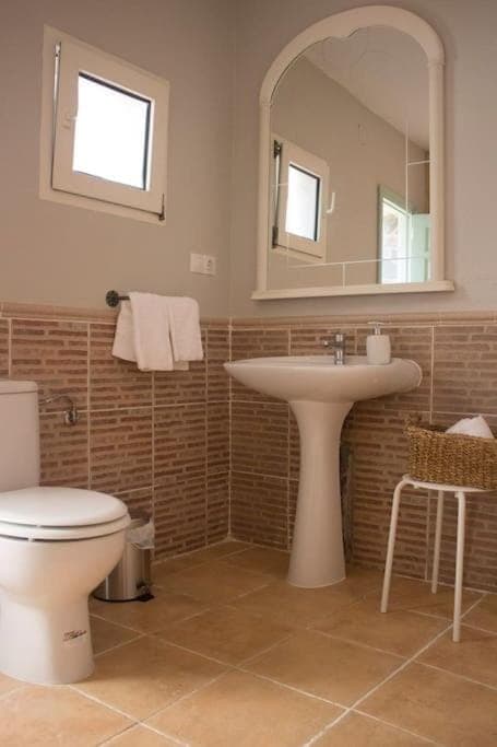 Toilet, Bathroom, bidet, towels