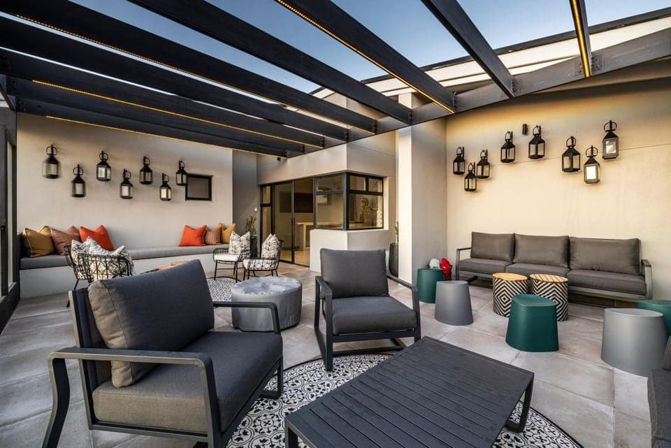 Lounge or bar, Seating area