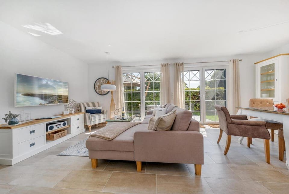 TV and multimedia, Living room, Seating area