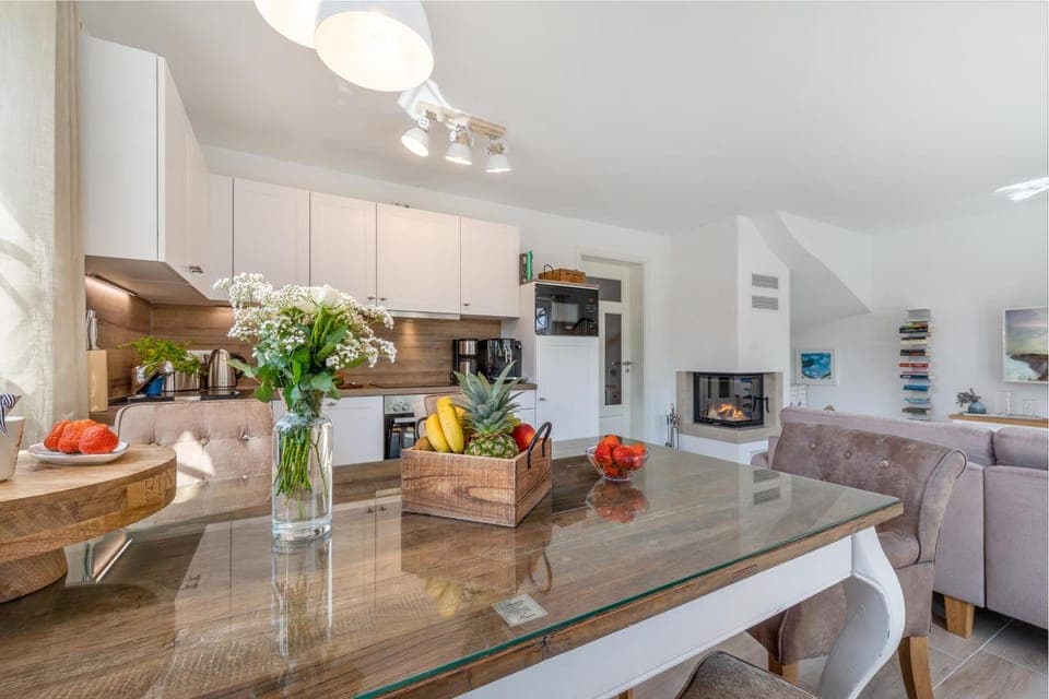 Kitchen or kitchenette, Dining area, minibar, pet friendly