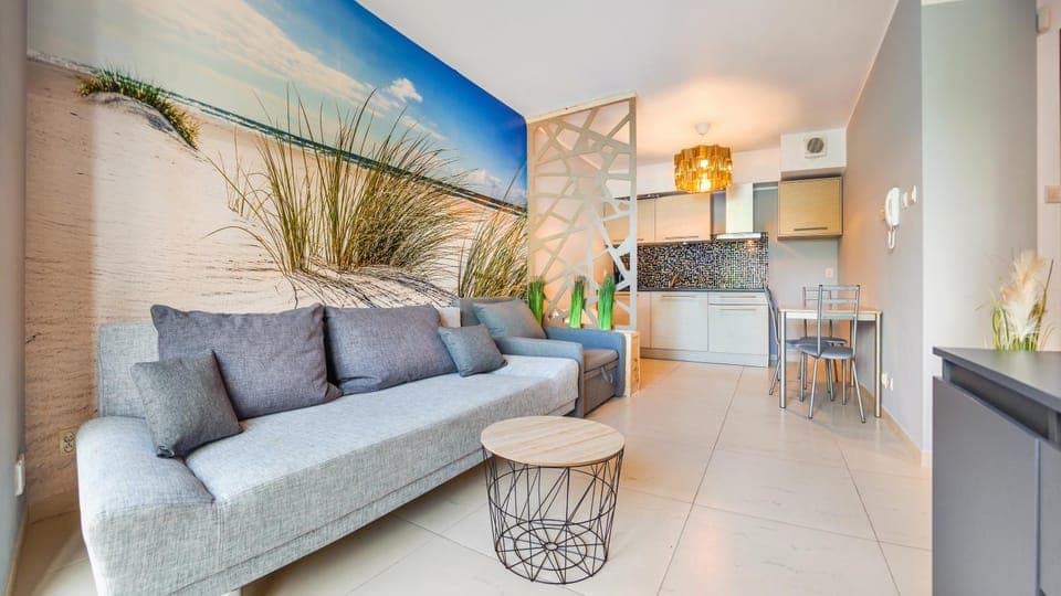 Kitchen or kitchenette, Seating area, Dining area