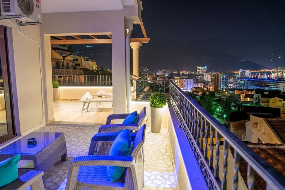 Balcony/Terrace, Seating area, City view, Garden view, Landmark view, Mountain view, Sea view