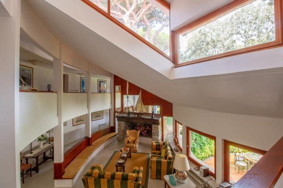 Communal lounge/ TV room, Living room, Seating area, Evening entertainment