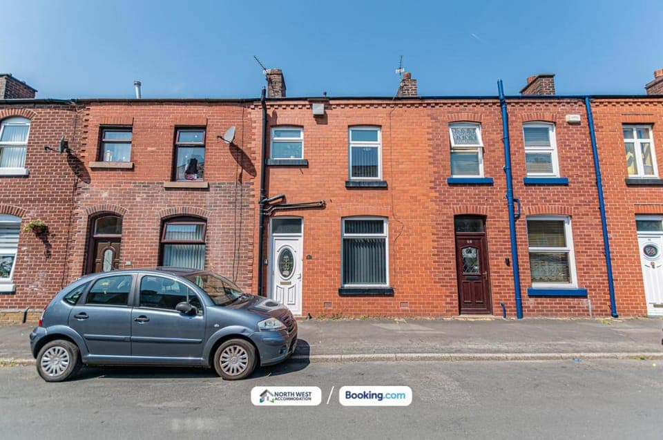 Property building, Location