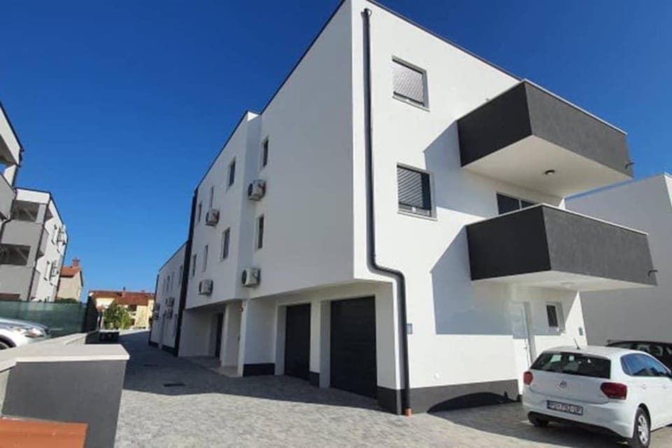 Property building, Facade/entrance